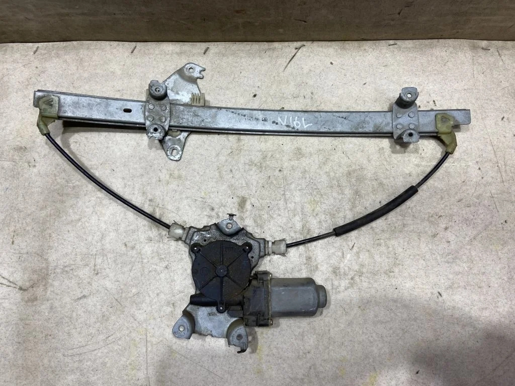 Стеклоподъемник левый Nissan Almera N16