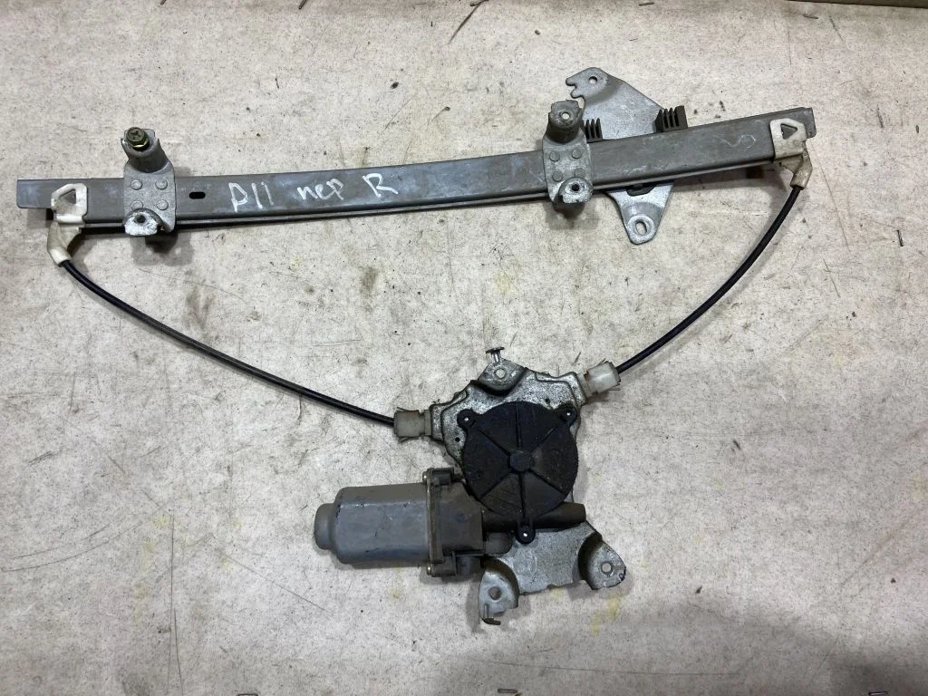 Стеклоподъемник задний  Nissan Primera P12