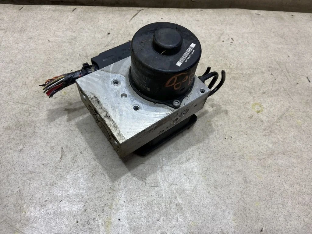 7L0614111F  Блок ABS VW Touareg  1