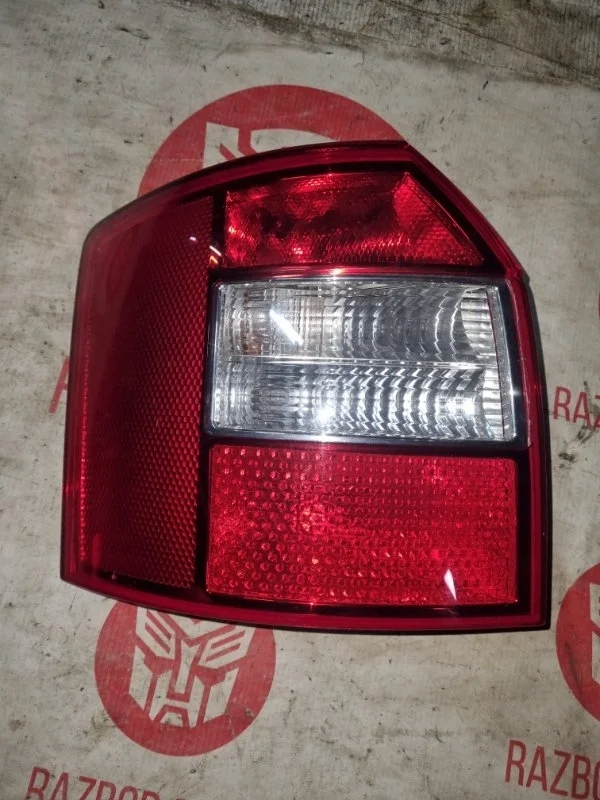 Фонарь Audi A4 2003 8E5