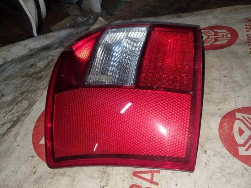 Фонарь Audi A4 2003 8E5