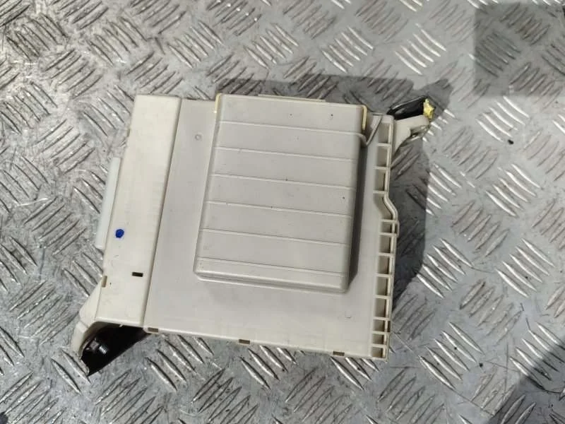 Блок предохранителей Lexus Gs 300 Iii (2004-2012) 2005 8273030321 СЕДАН 3.0 I 3GRFSE, передний