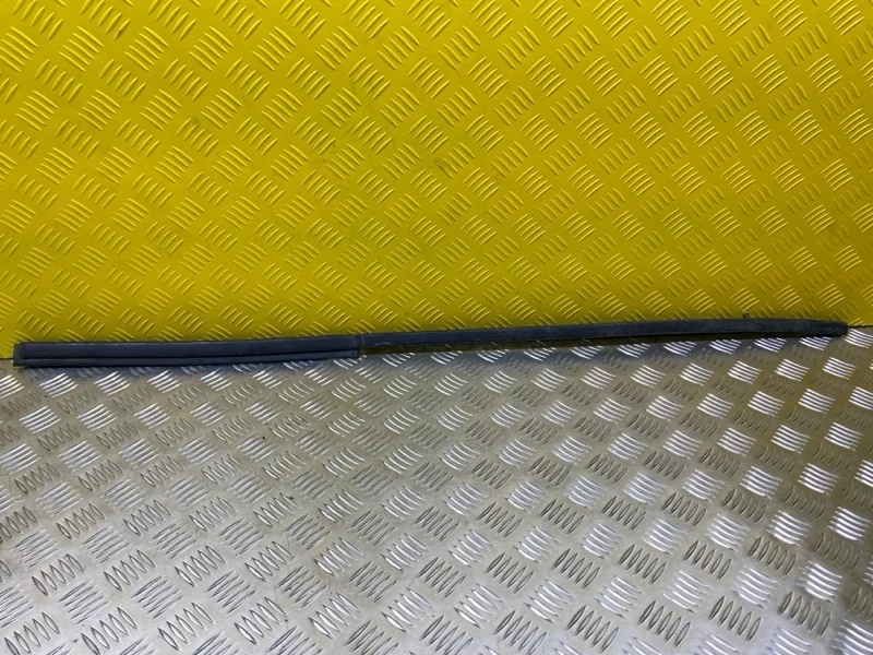 Молдинг стекла лобового Toyota Rav 4 (Xa30) (2005-2014) 2009 5611742050 3.5 I 2GRFE