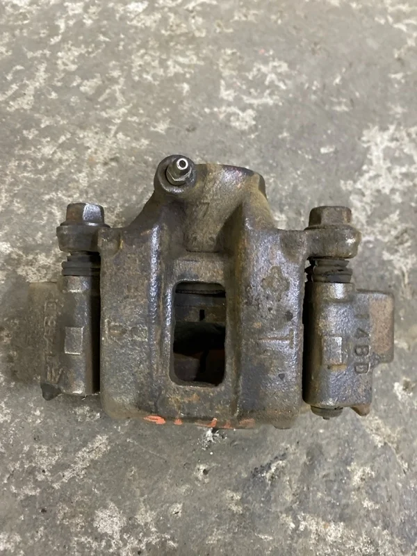 Суппорт задний левый Toyota Land Cruiser Prado 120 (2002-2009) 2007 4775034030 ВНЕДОРОЖНИК 3.0 D 1KDFTV