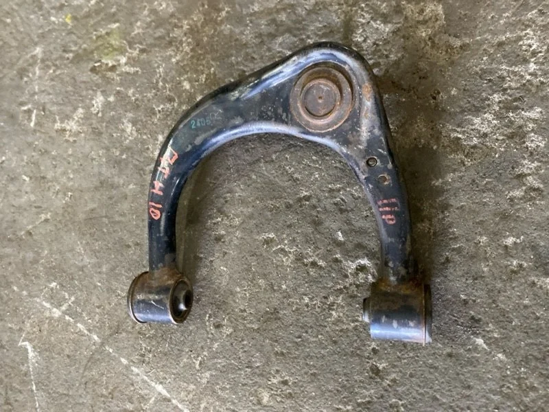Рычаг передний правый Toyota Hilux (2005-2015) 2013 486100K040 2.5 D 2KDFTV