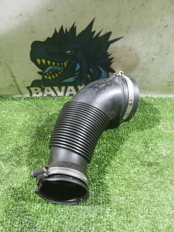 Патрубок воздушного фильтра Audi a4 2013 06H129629E B8 CDN