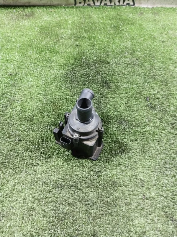 Дополнительная водяная помпа Audi A4 2013 06H121601M B8 CDN