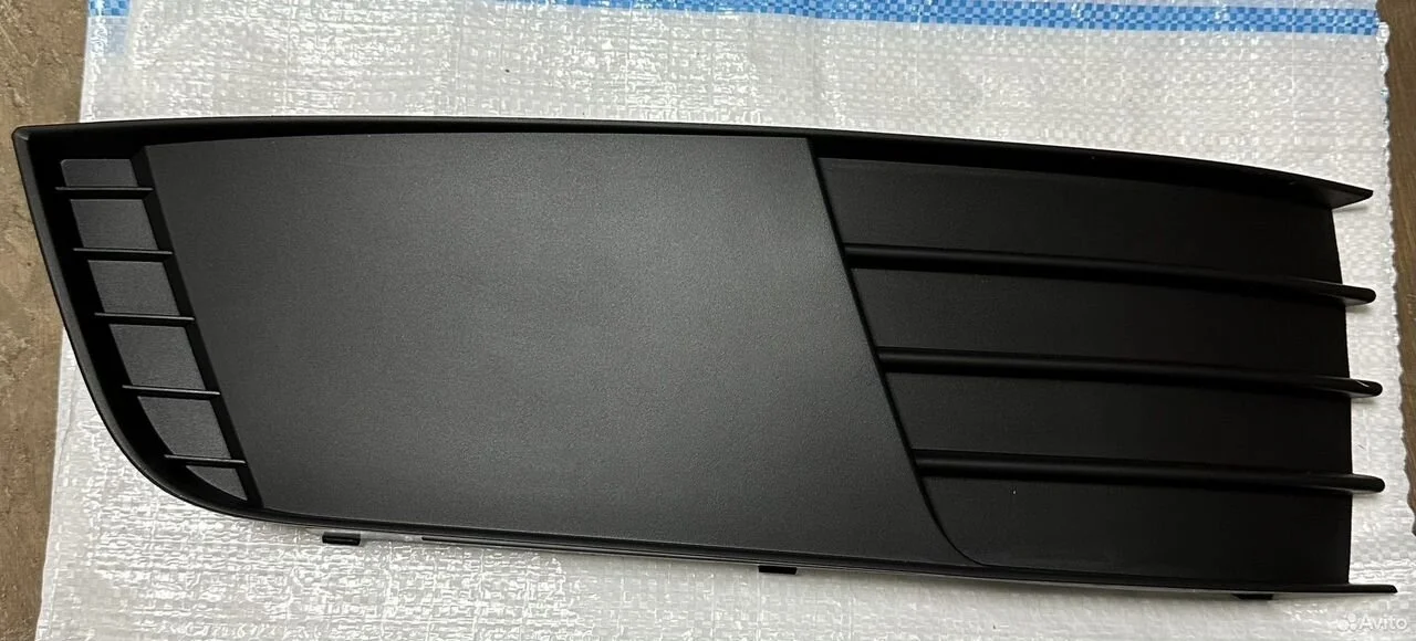 Решетка в бампер правая skoda octavia a7 vag