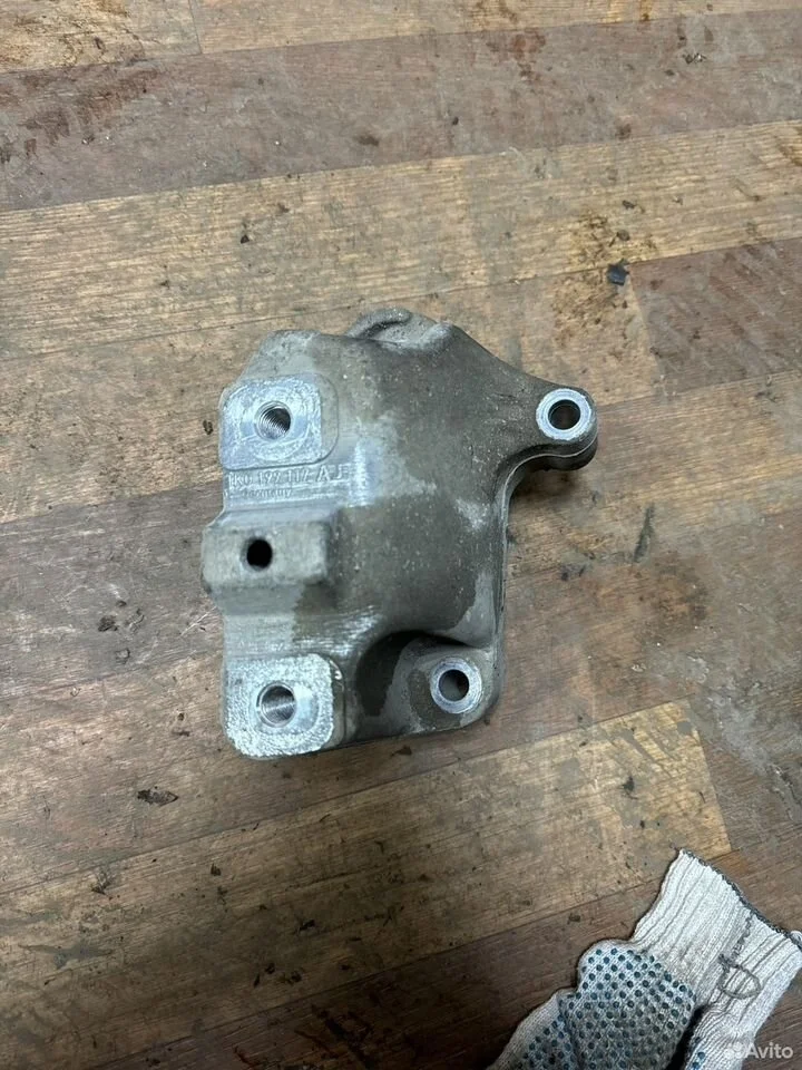 Кронштейн опоры двигателя vag