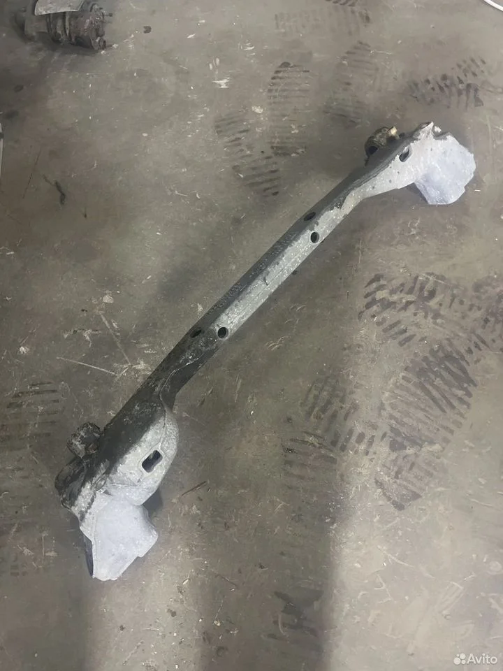 Кронштейн опоры двигателя (траверса) vag