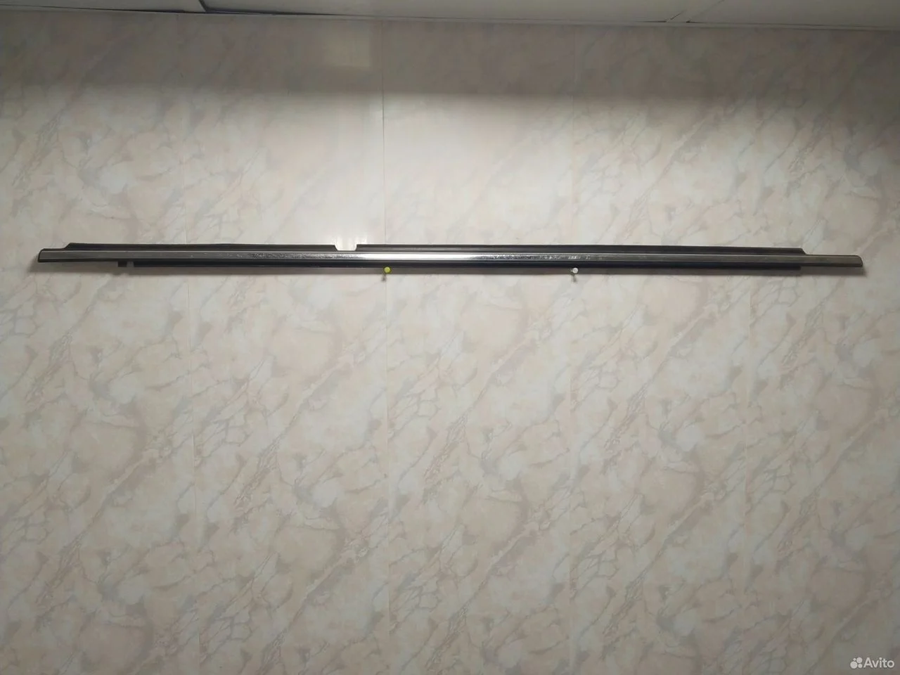 Молдинг стекла задний правый toyota avensis 250