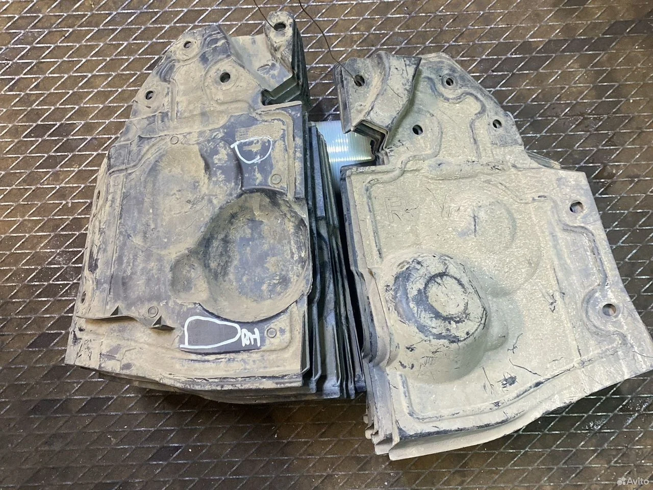 Брызговик моторного отсека правый ниссан x-trail