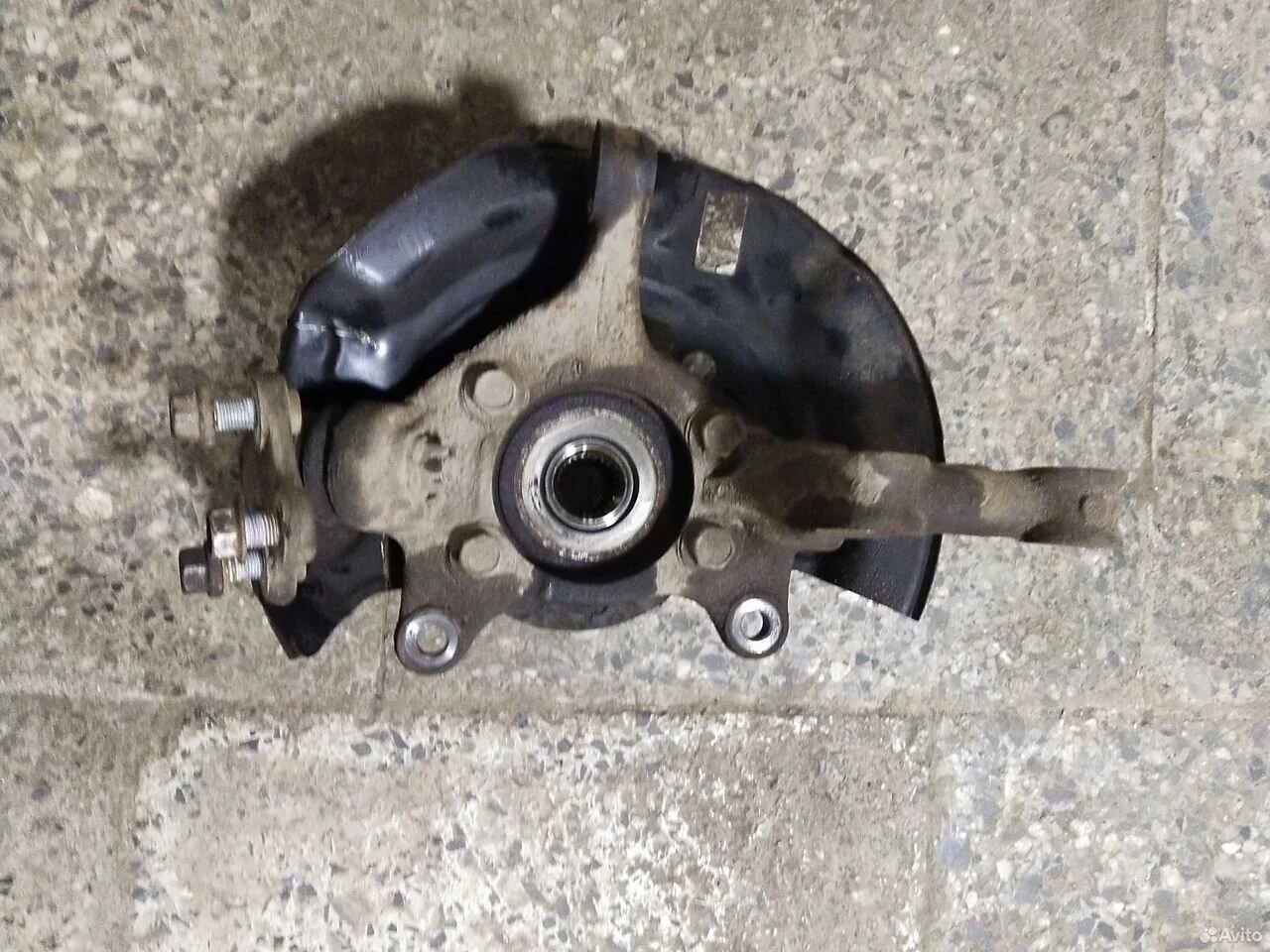 Кулак поворотный левый toyota corolla zre180 1zr 2