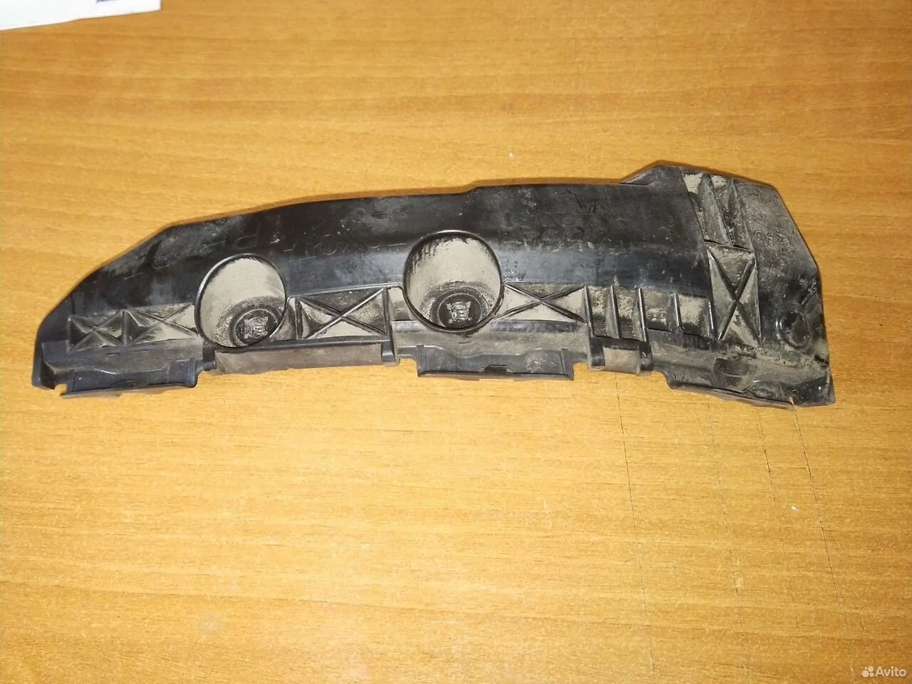 Кронштейн бампера на toyota rav4