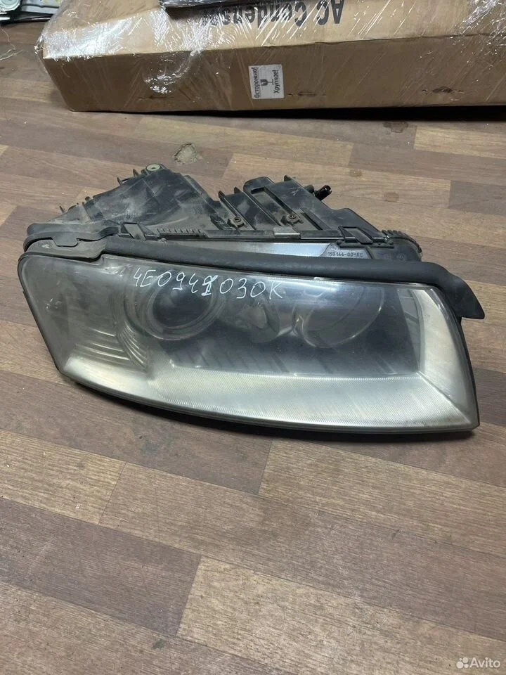 Фара ксенон правая audi 4e0941030k vag