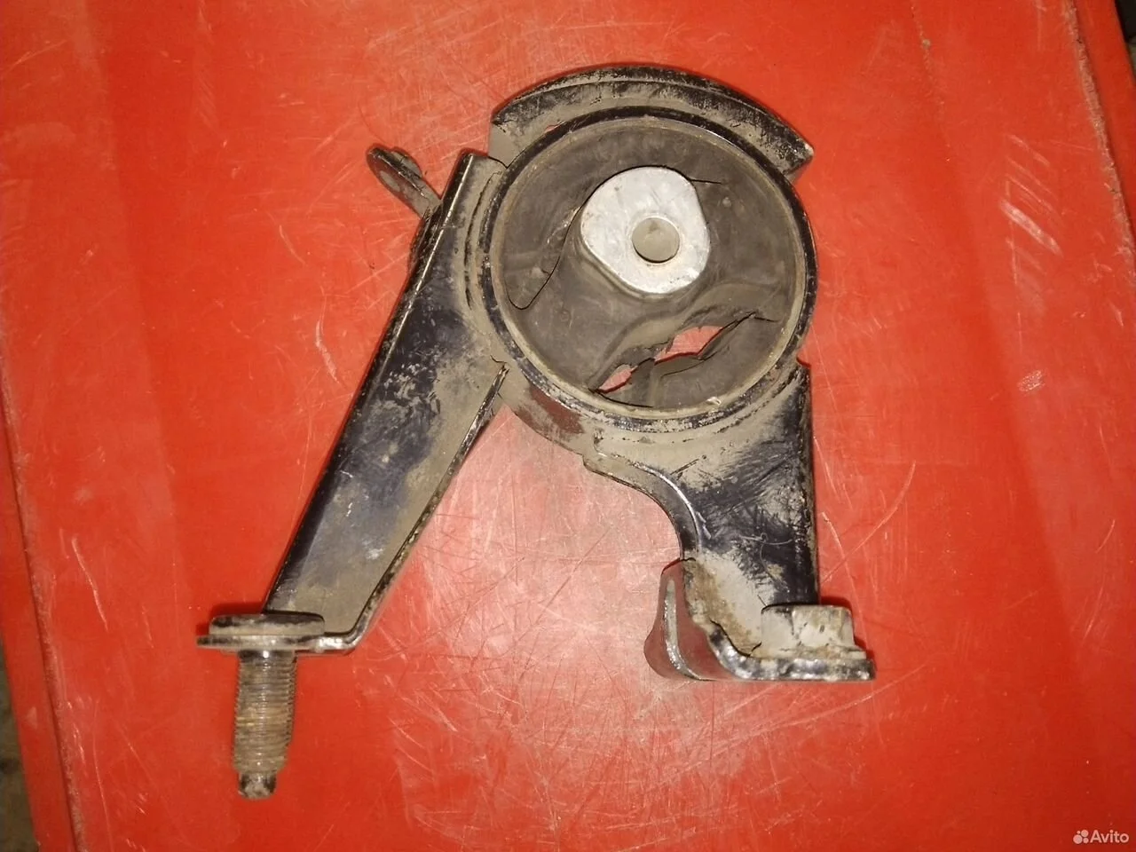 Опора двигателя задняя corolla e150