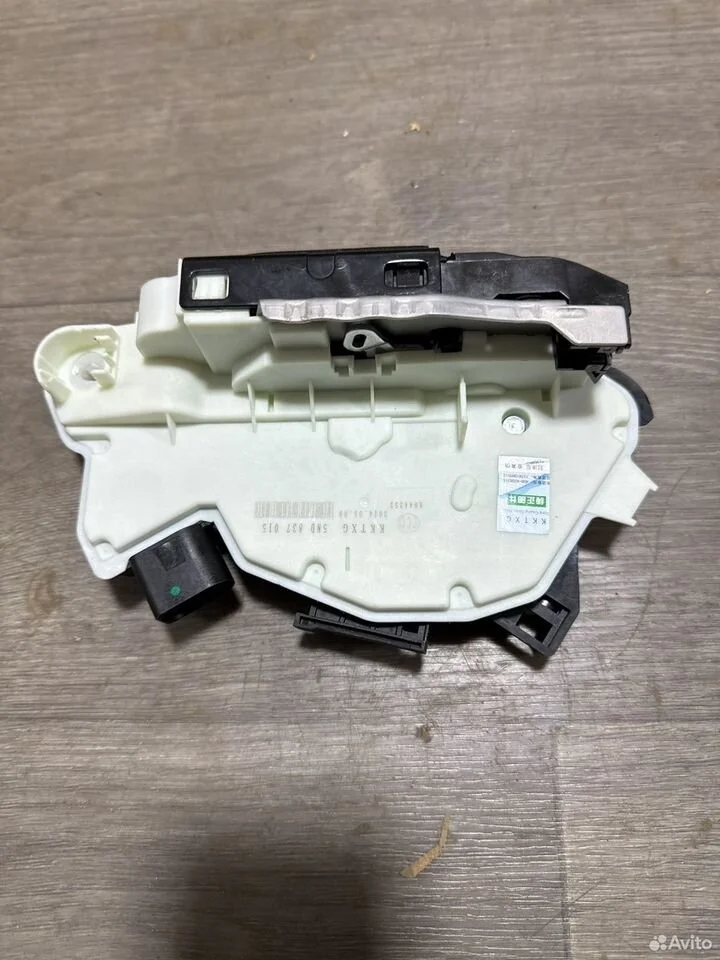 Замок двери передний левый vag