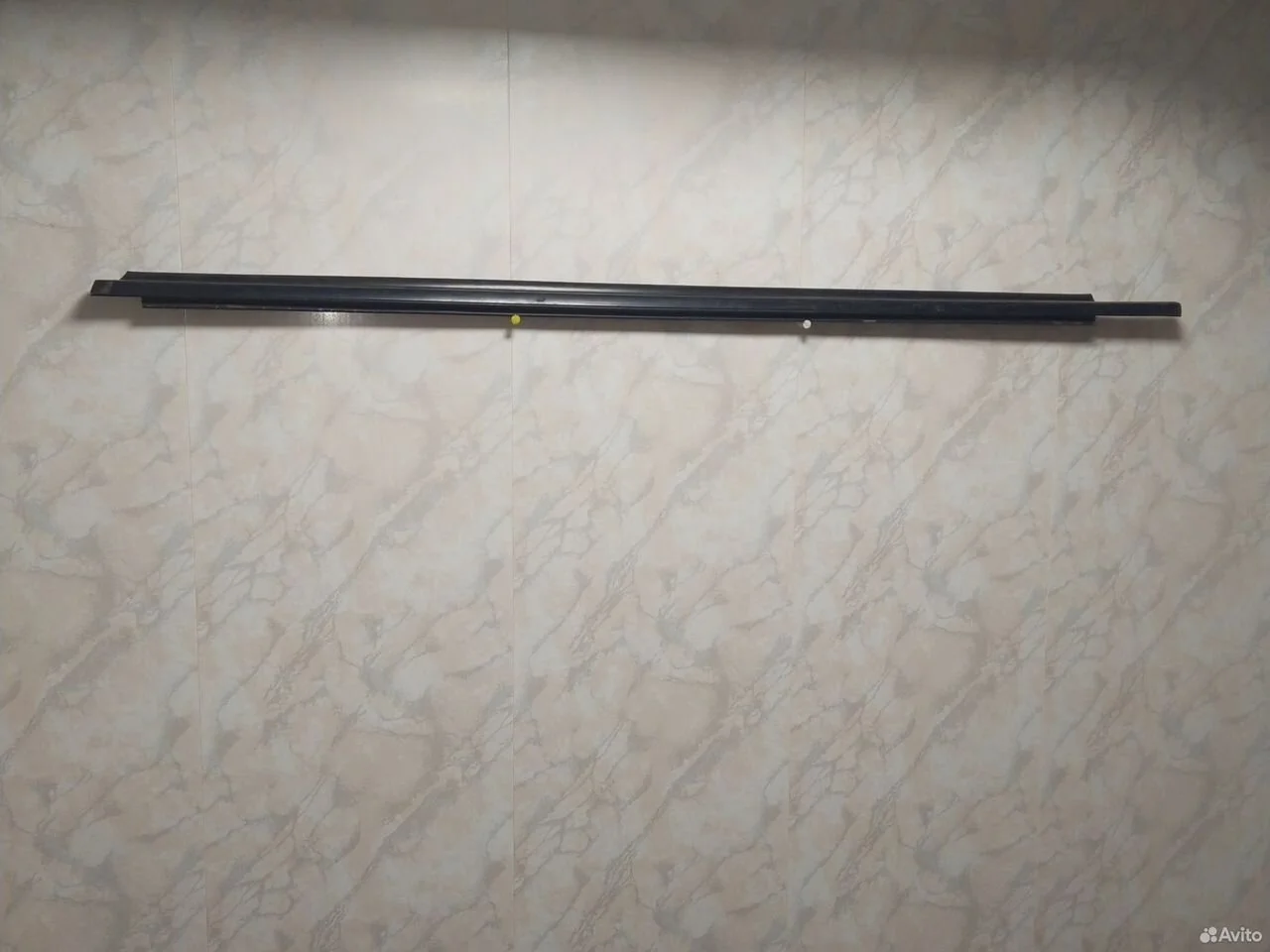 Молдинг стекла передний левый toyota corolla e120