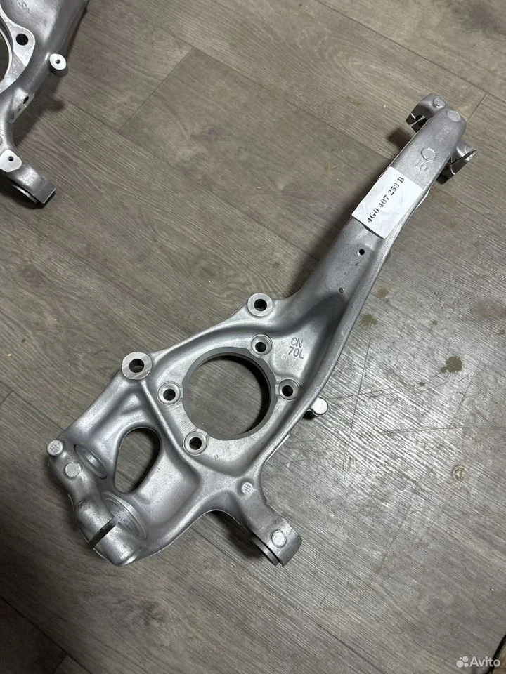 Поворотный кулак передний левый vag