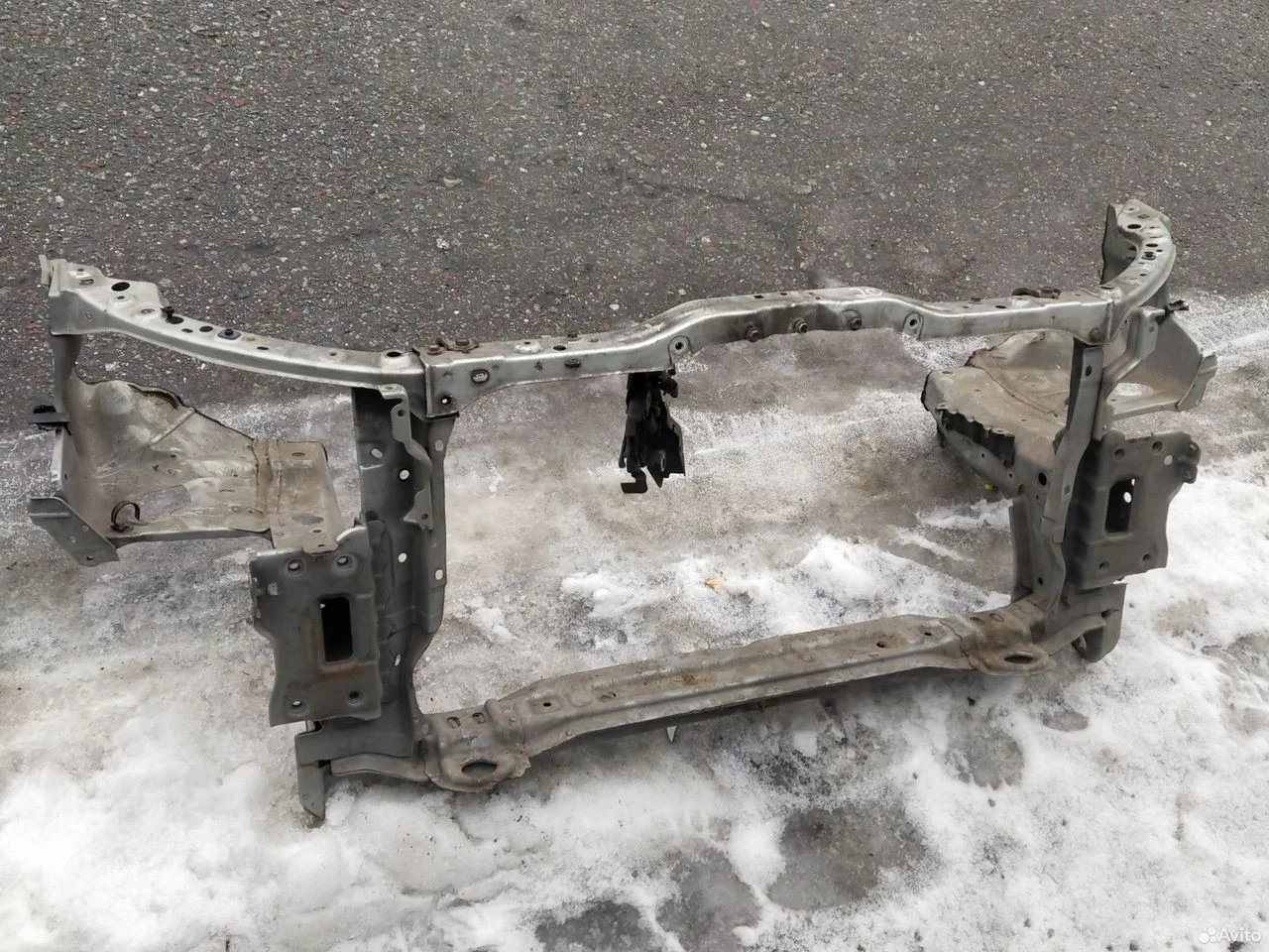 Передняя панель на toyota avensis