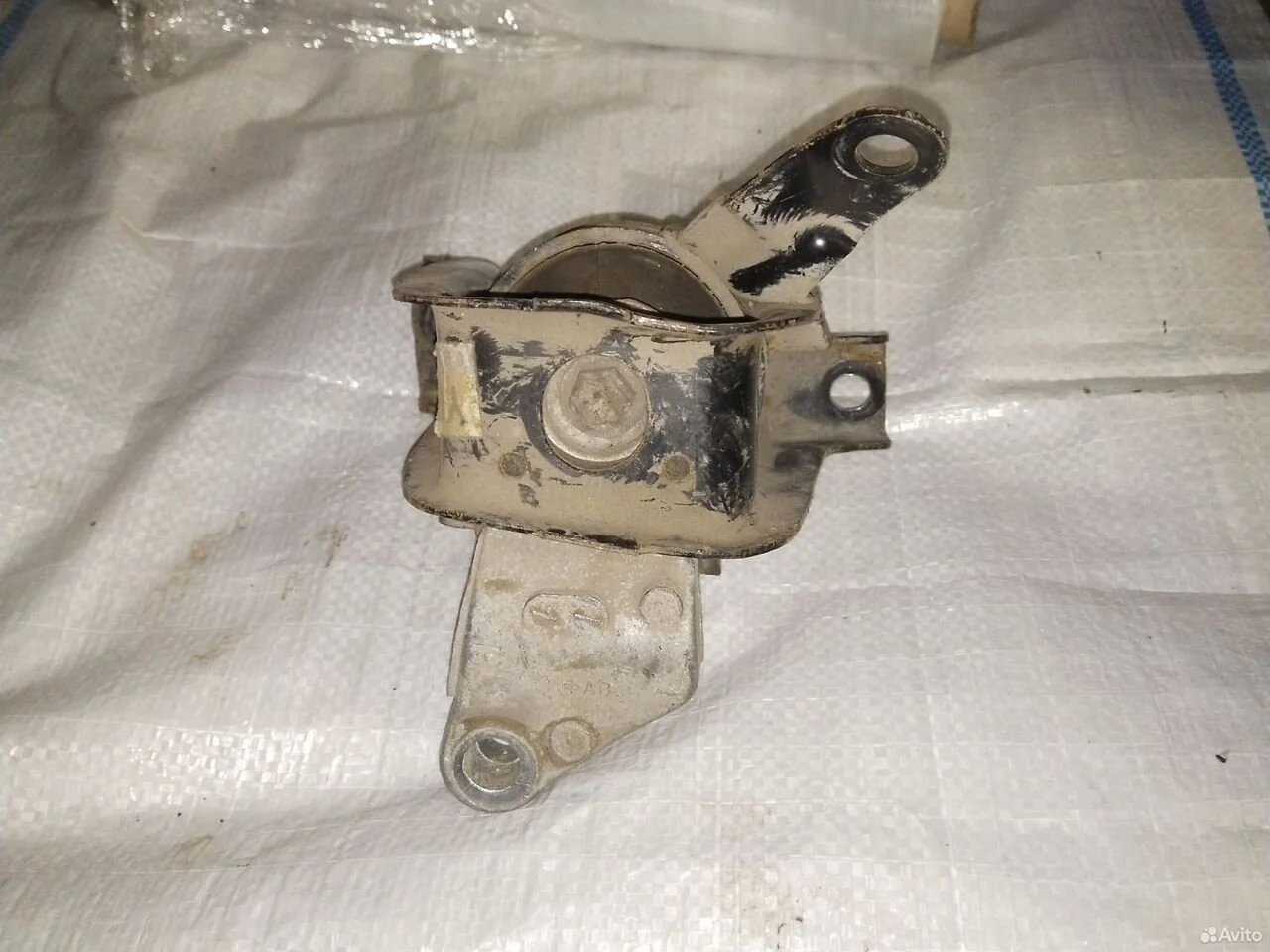 Подушка двигателя на toyota corolla