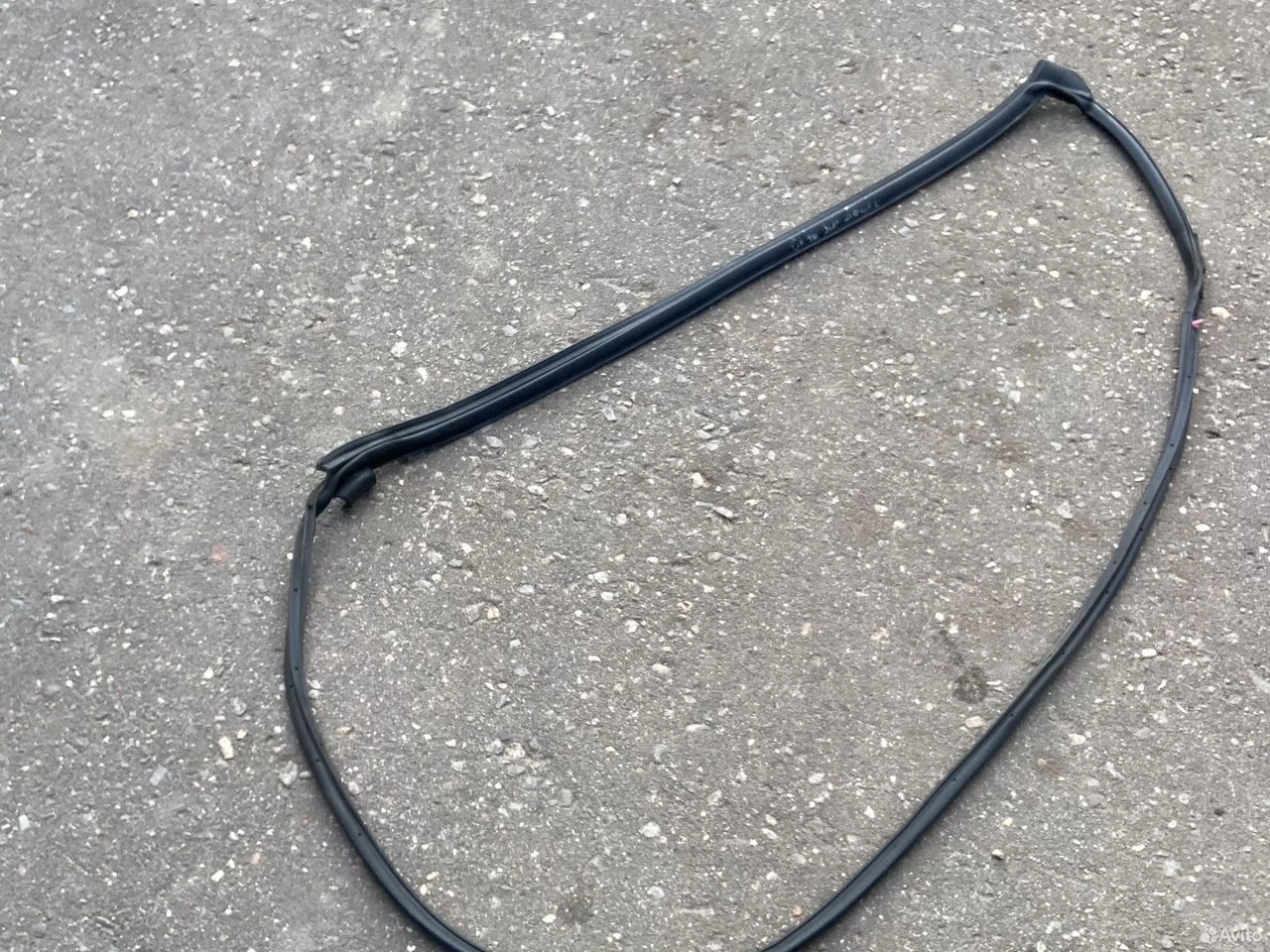 Уплотнитель двери задней toyota camry