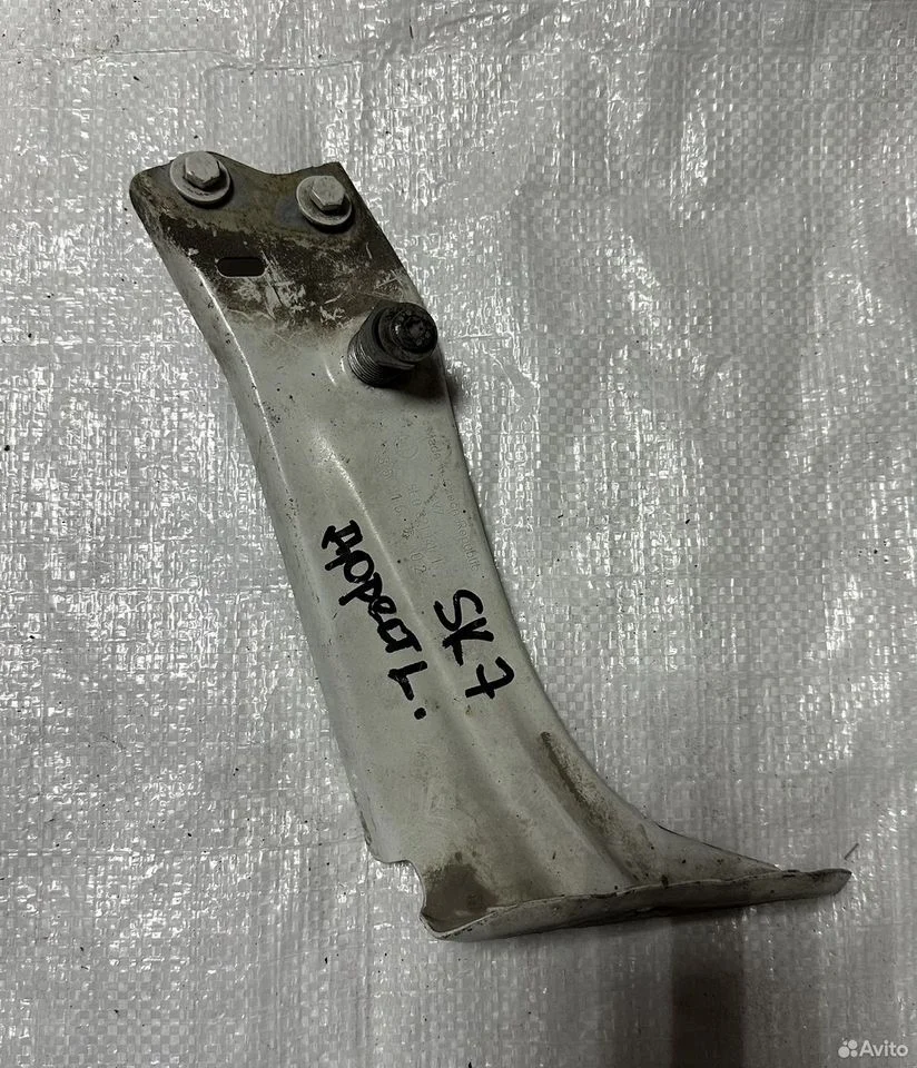 Кронштейн крыла передний левый skoda octavia a7