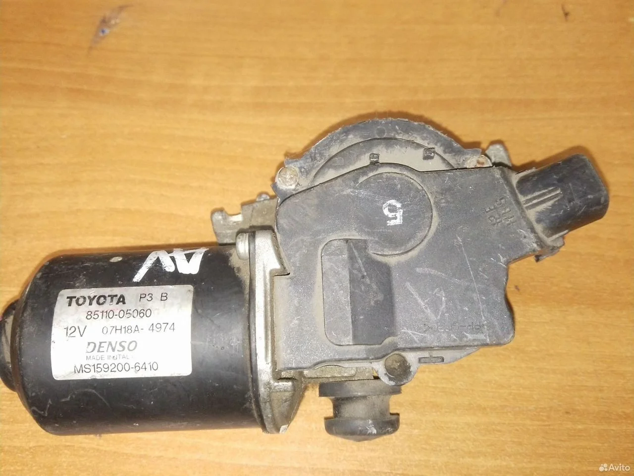 Моторчик стеклоочистителя toyota