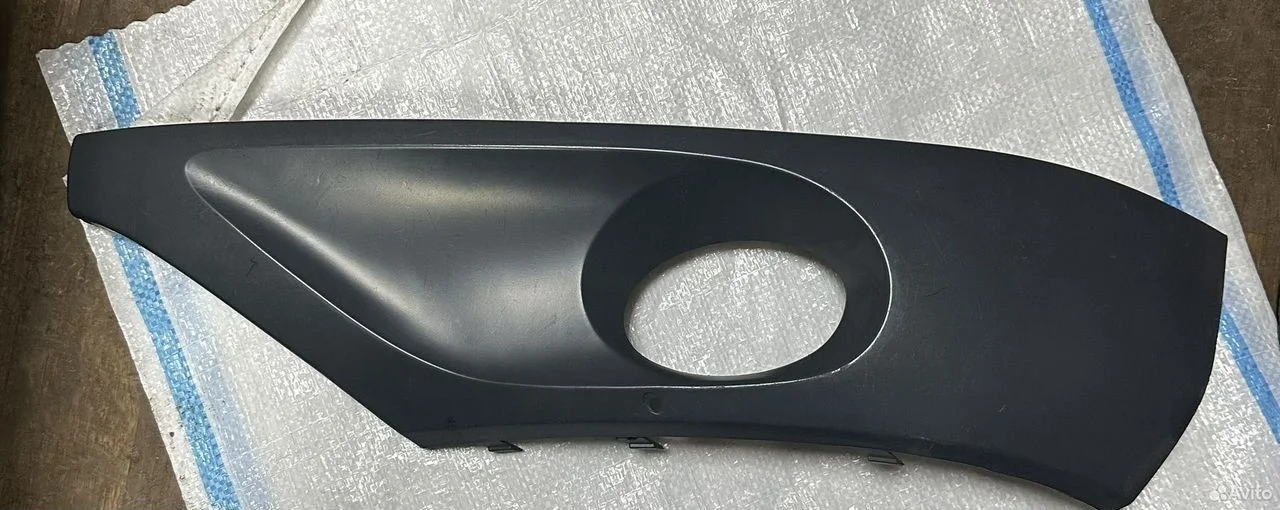 Решетка в бампер левая под туманку vag