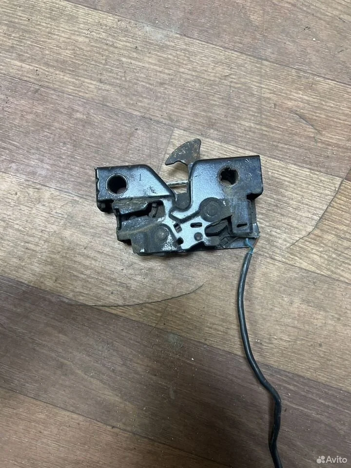 Замок капота нижняя часть vw, audi, skoda vag
