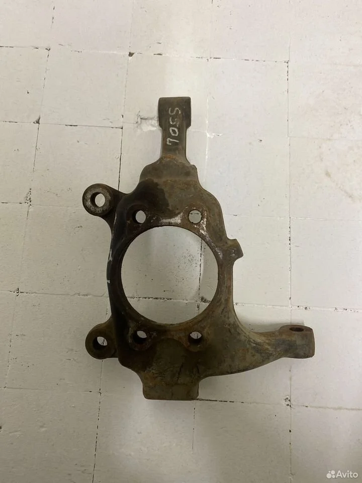 Кулак поворотный передний левый infiniti fx35/45