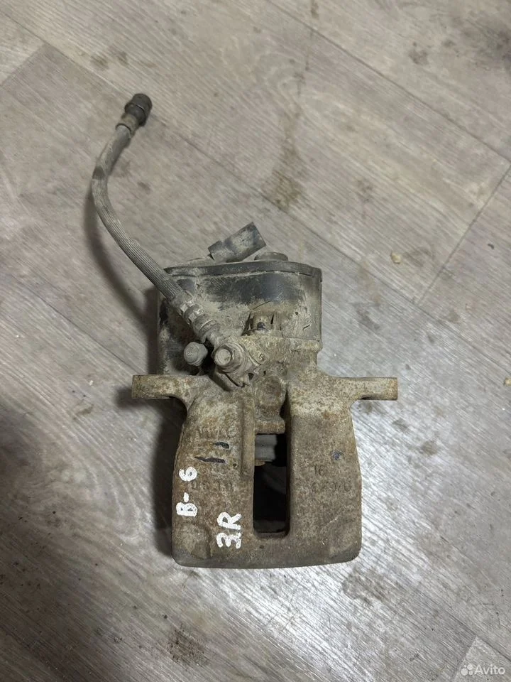 Суппорт тормозной задний правый с электромотором v