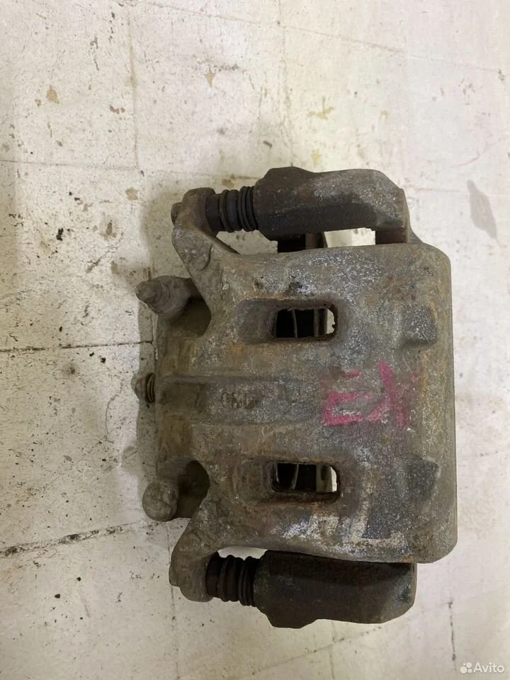 Суппорт тормозной передний левый infiniti