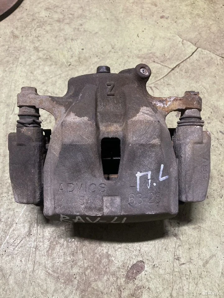 Суппорт тормозной toyota rav4 2015г