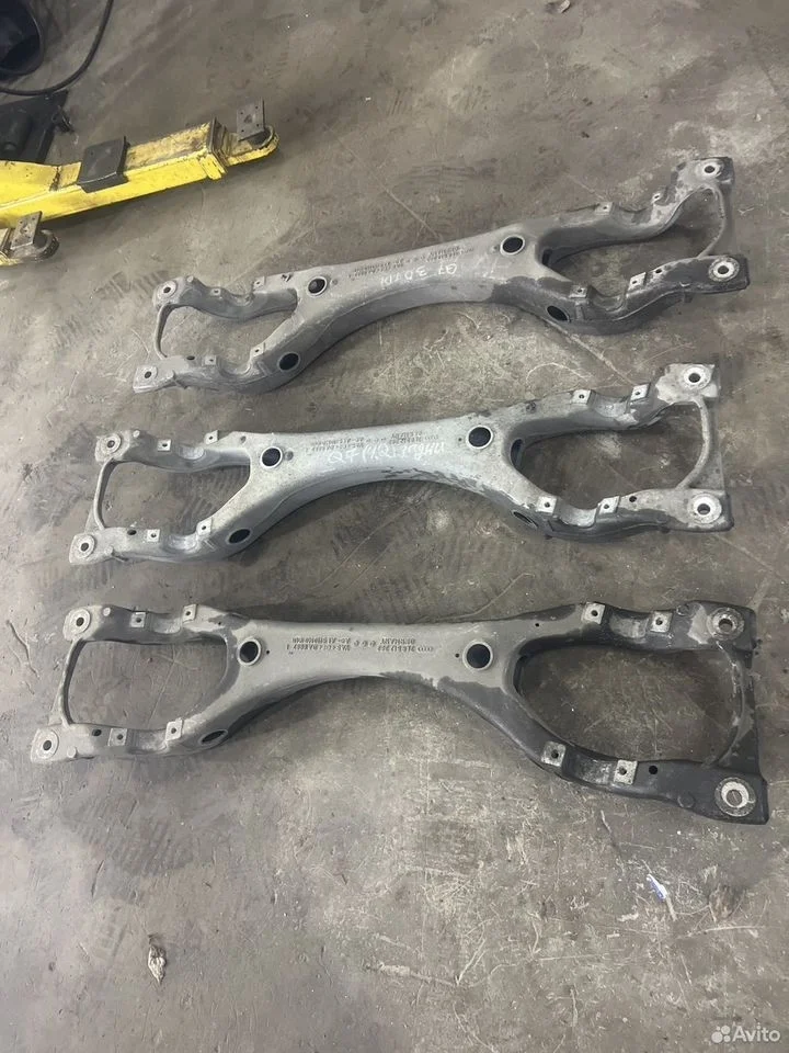 Подрамник задний верхний vag