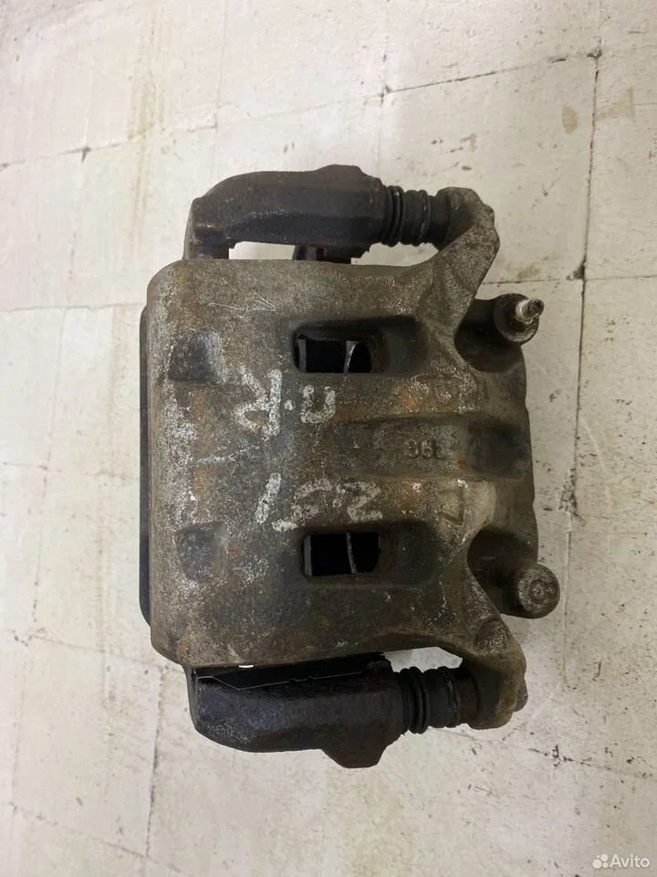 Суппорт тормозной передний правый infiniti