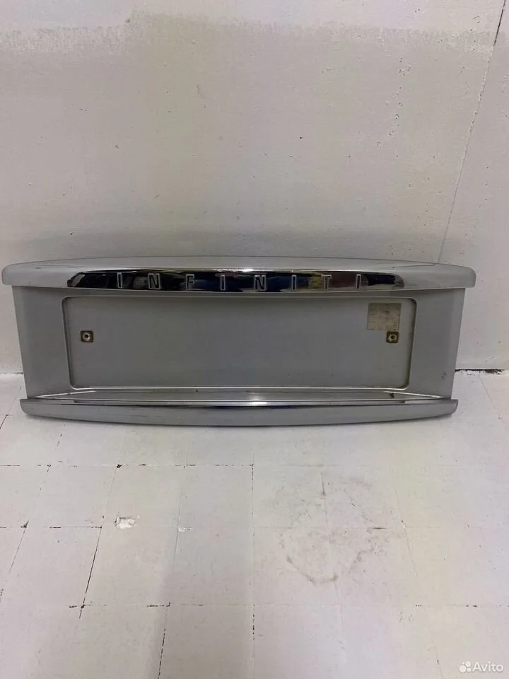 Накладка двери багажника infiniti qx56 ja60