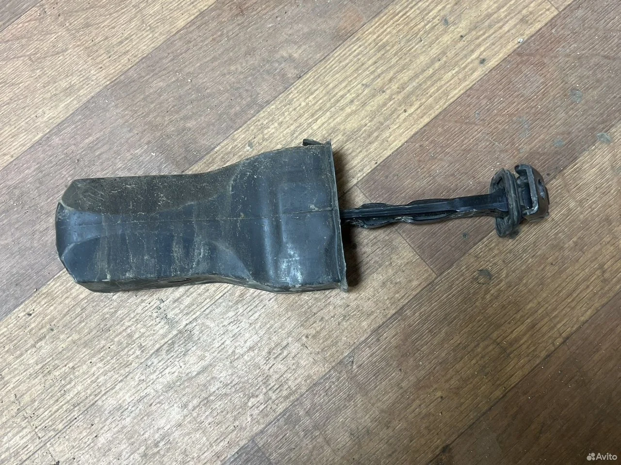 Фиксатор двери (ограничитель) передний polo vag