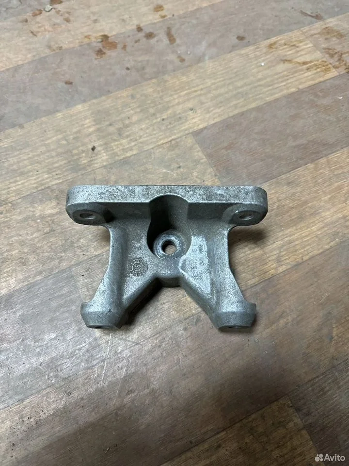 Кронштейн опоры коробки передач vag