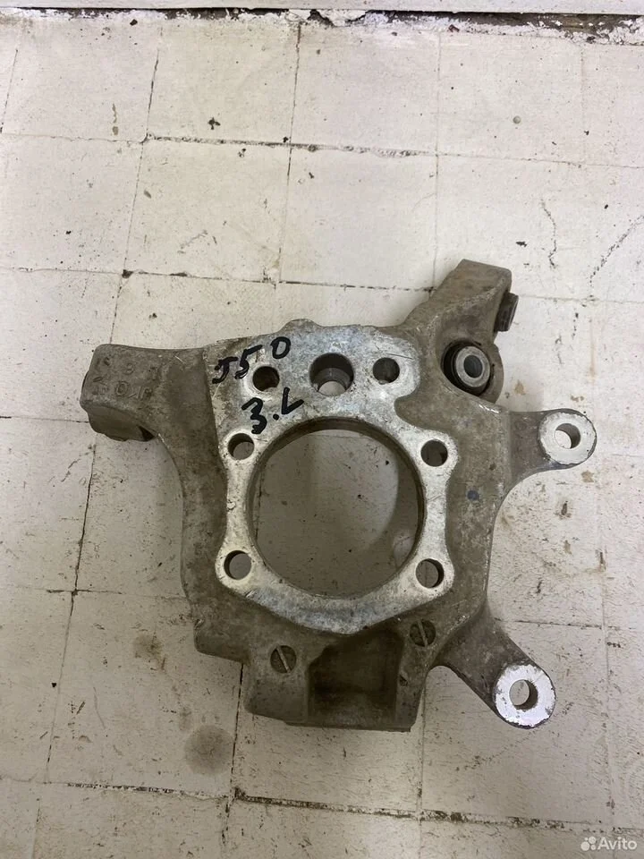 Кулак задний левый infiniti ex35 j50