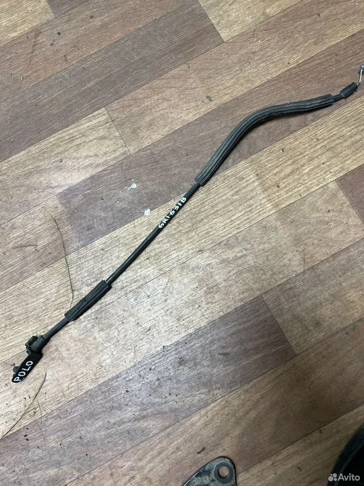 Трос замка капота передняя часть vag