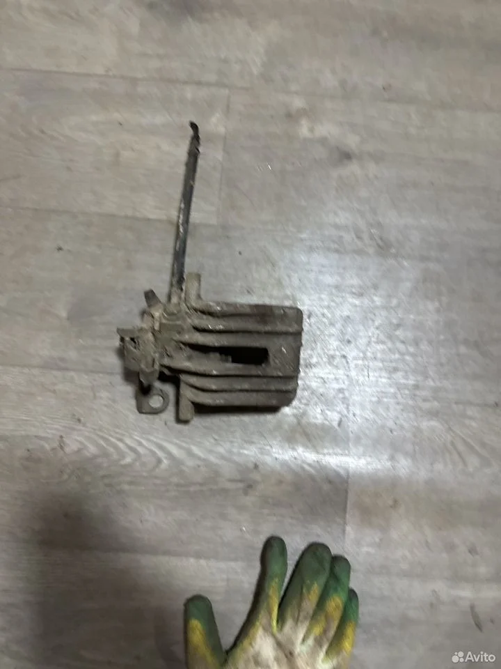 Суппорт тормозной задний правый vag