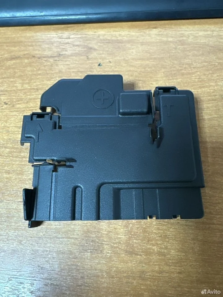 Верхняя крышка монтажного блока акб новый оригинал