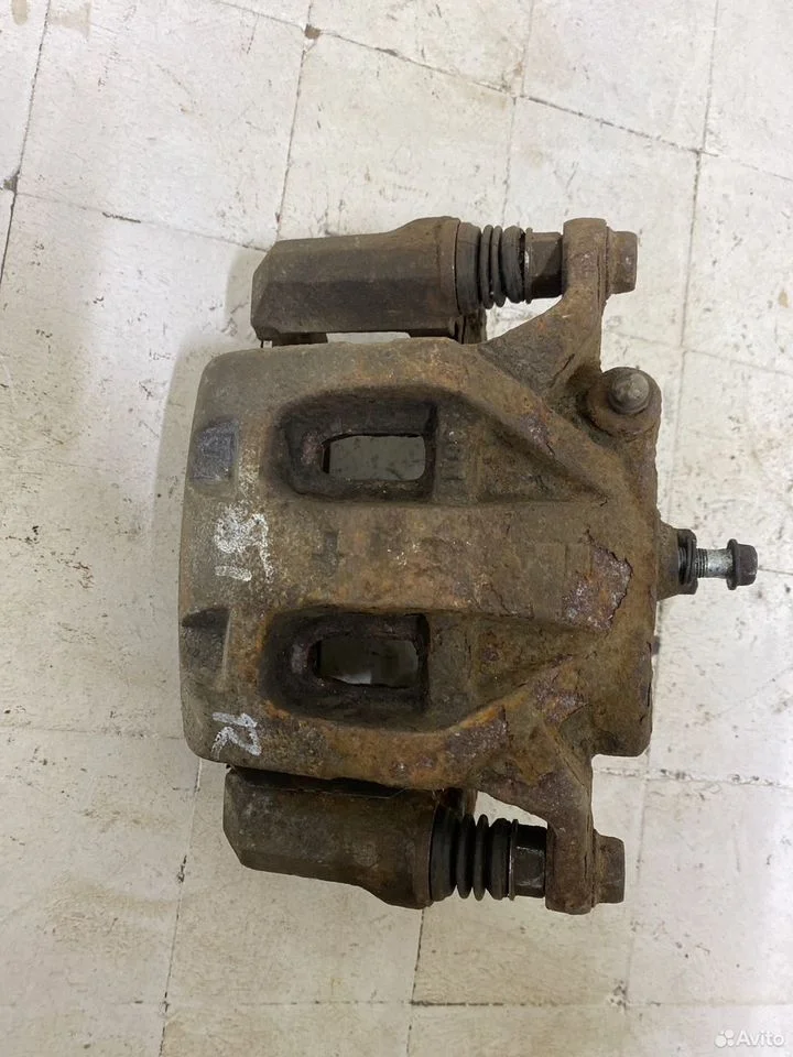 Суппорт тормозной передний правый infiniti fx35 s5