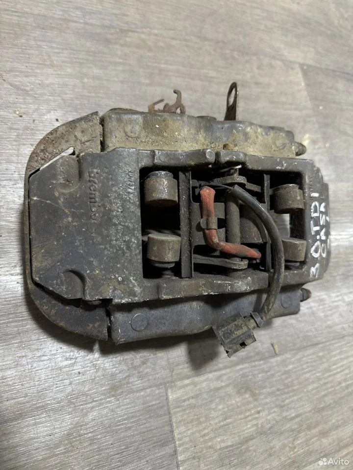 Суппорт тормозной задний левый vag