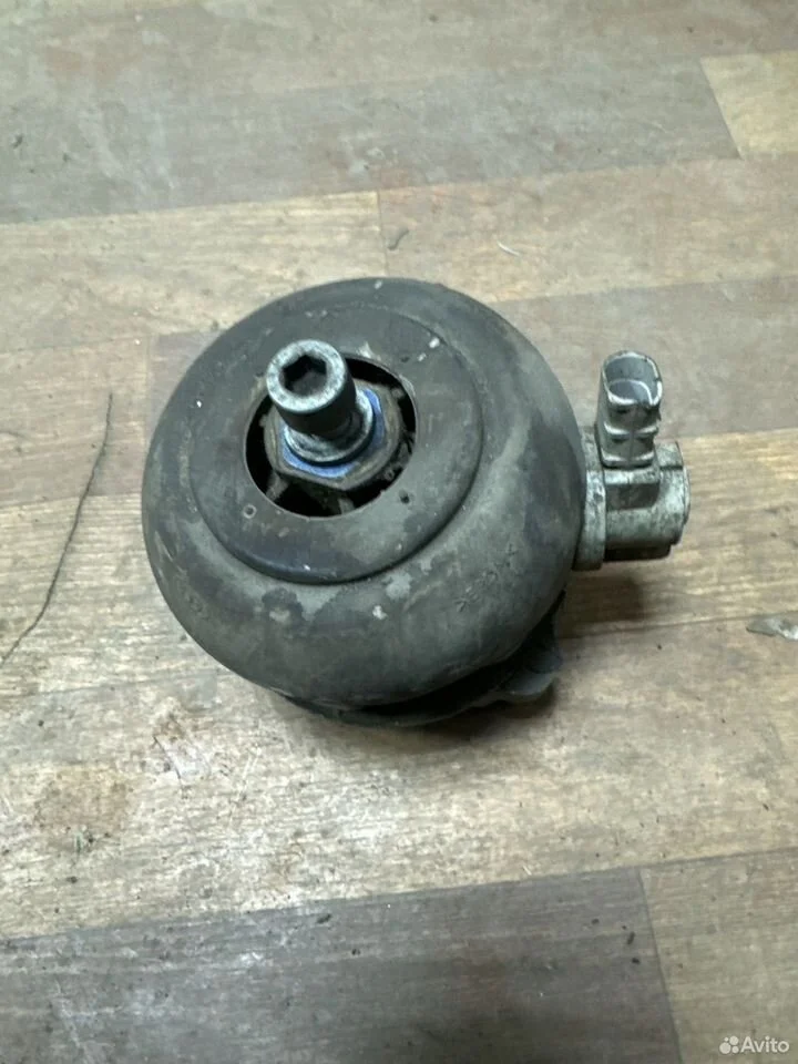 Подушка двигателя (опора) электрическая левая vag