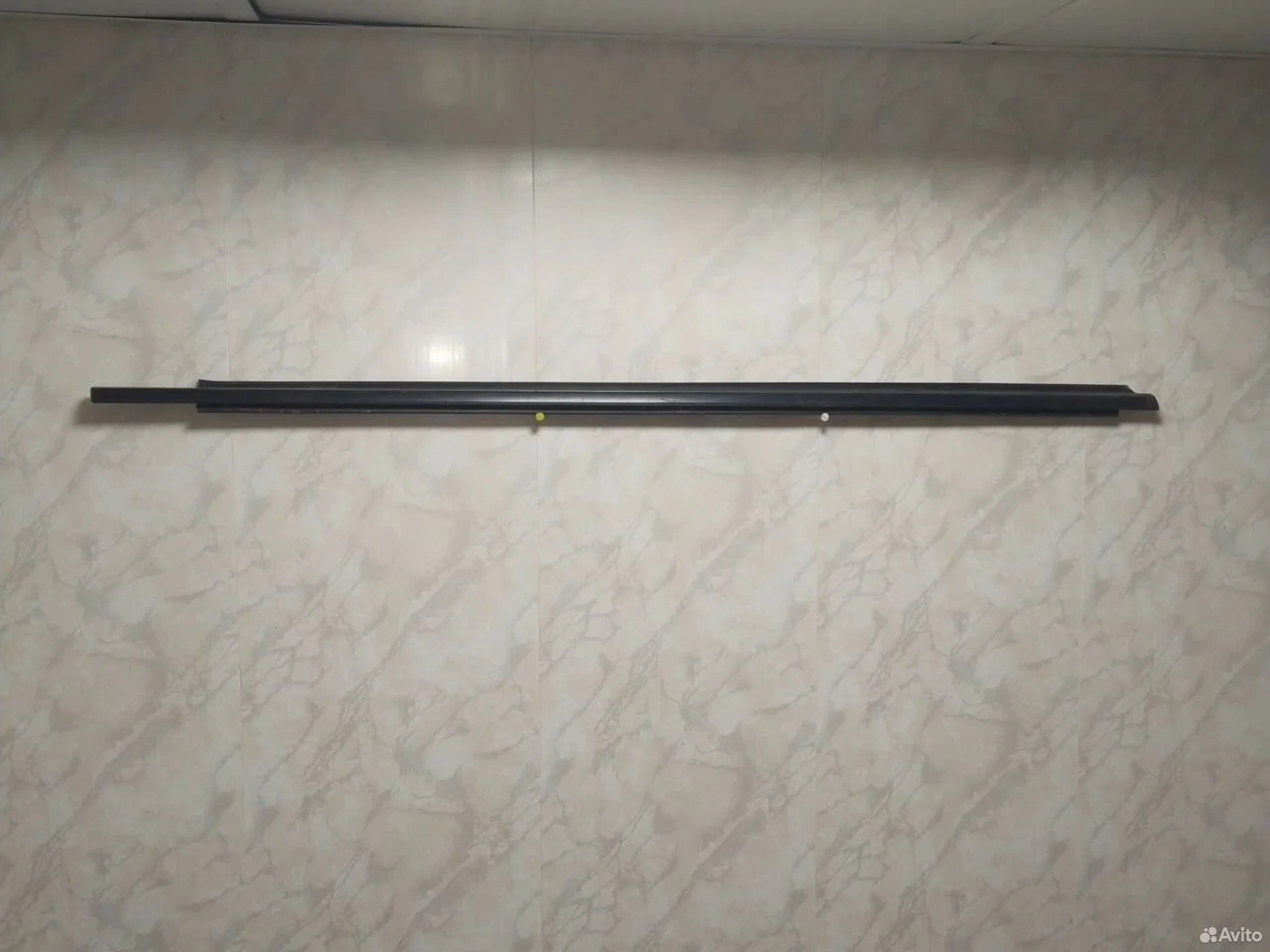 Молдинг стекла передний правый toyota corolla e120