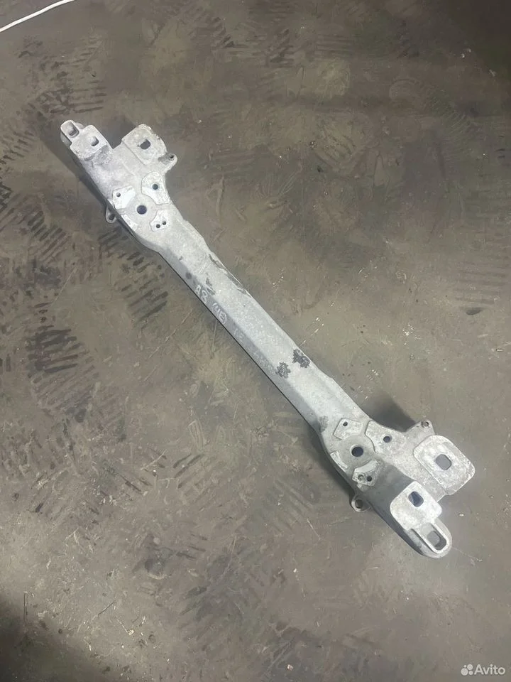 Кронштейн опоры двигателя (траверса) vag