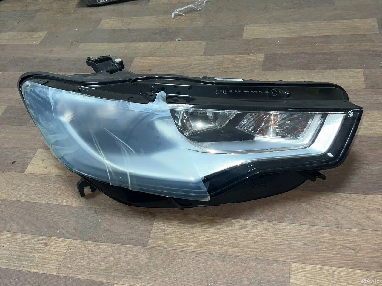 Фара галоген правая audi 4g0941004m vag