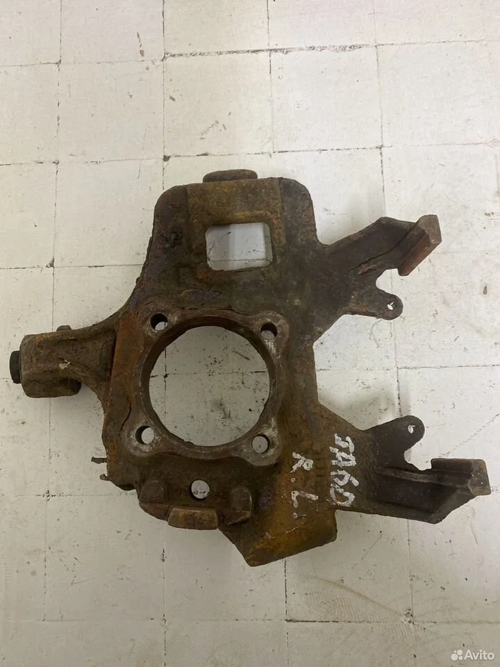 Кулак поворотный задний левый infiniti qx56 ja60